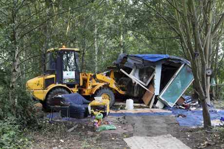 Lille's Romani homes destroyed. Local priest handed back his "legion honeur" in protest. This aint the people who killed Jesus.