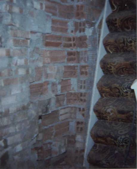 Click on image to see full-sized version Party wall2