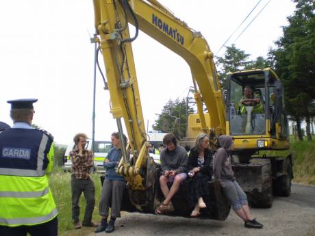 Click on image to see full-sized version Maura in the bucket before the garda push