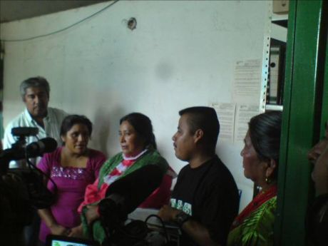 Click on image to see full-sized version L to R, Abel, director of Tlachinollan Rights Centre, Obtilia Eugenia leader of OPIM, Jacinta, Raul Hernandez and Magdelena being interviewed inside the jail