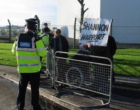 Click on image to see full-sized version At the Shannon barricades 14 Nov 2010